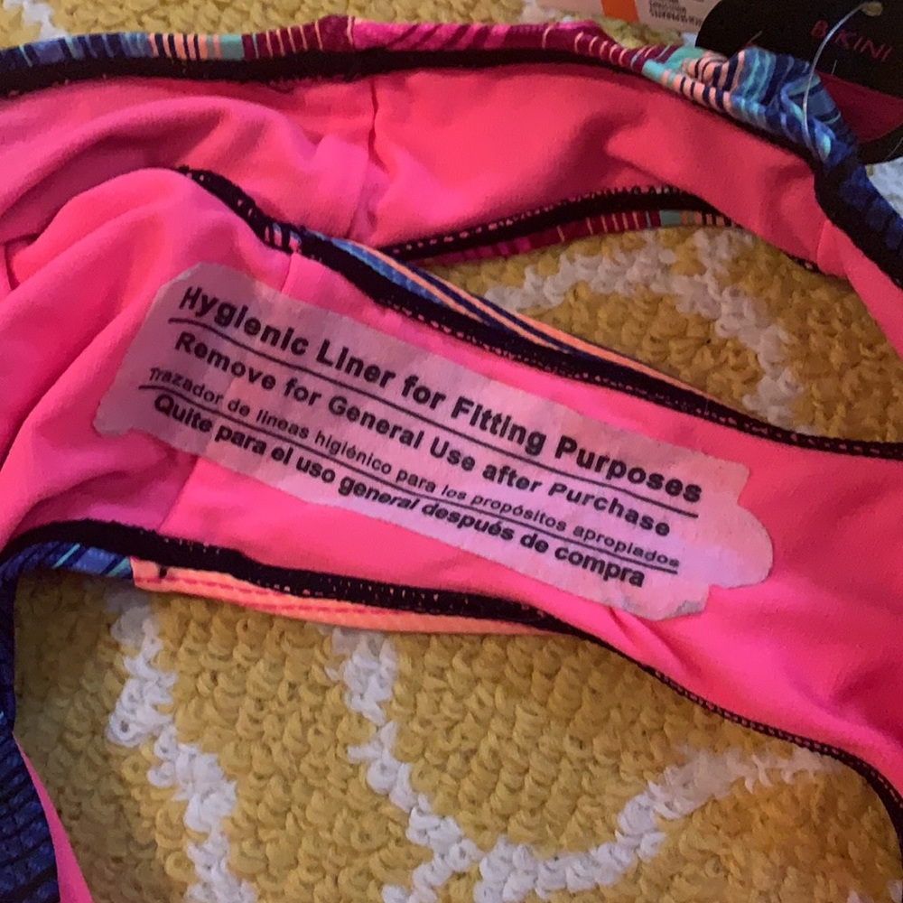 Bikini - Picture 3 of 4